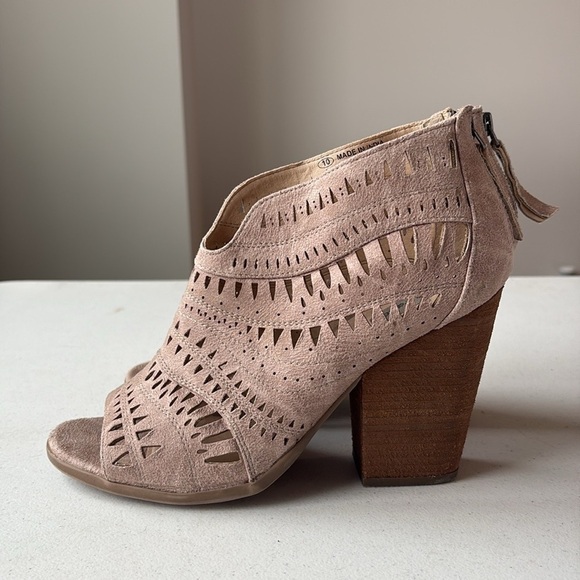 Not Rated Groove Thang Peep Toe Shoe Size 10 - Picture 2 of 9